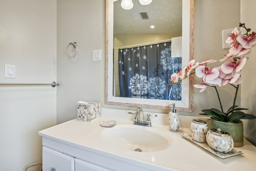 Фото Memory Float by Book That Condo