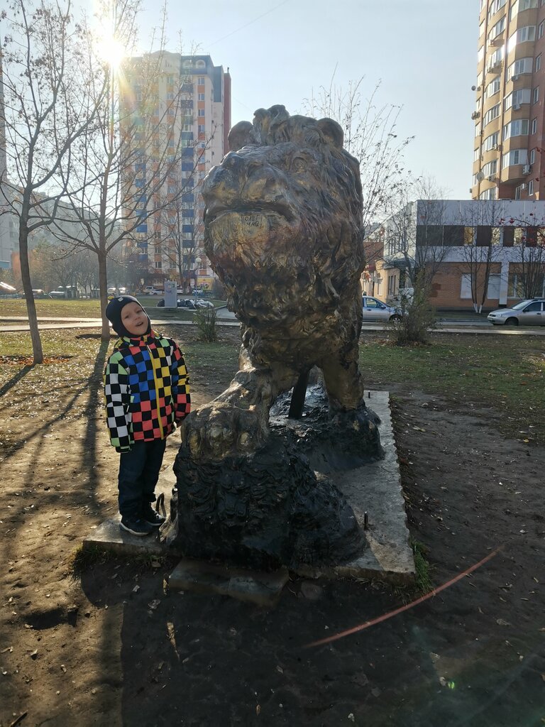 Janr heykəltəraşlığı Лев, Tolyatti, foto