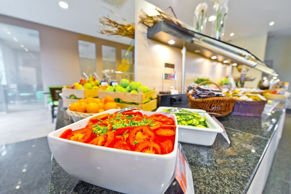 Фото Holiday Inn Express Frankfurt Messe