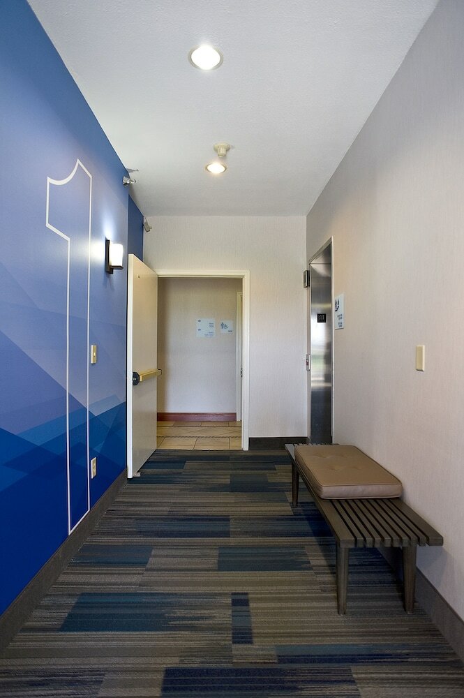 Фото Holiday Inn Express & Suites Vermillion