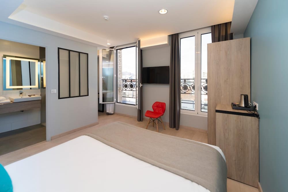 Фото Grand Hotel Clichy Paris