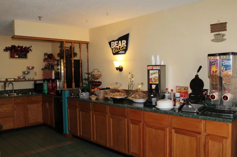 Фото Travelodge by Wyndham Perry Ga