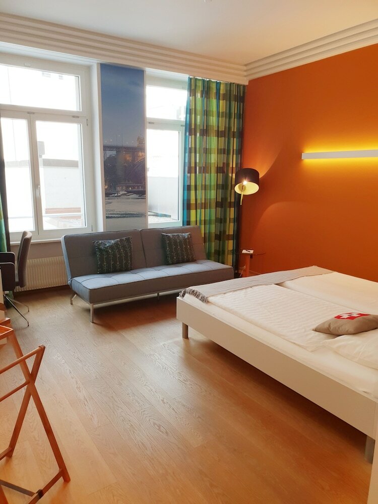 Фото Hotel Bären Am Bundesplatz