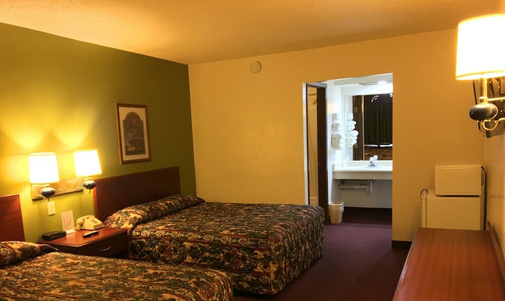 Фото Thunderbird Motor Inn Baraboo