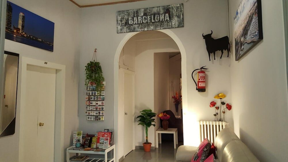 Фото Hostal Parisien