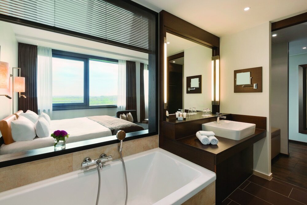 Фото Infinity Hotel & Conference Resort Munich