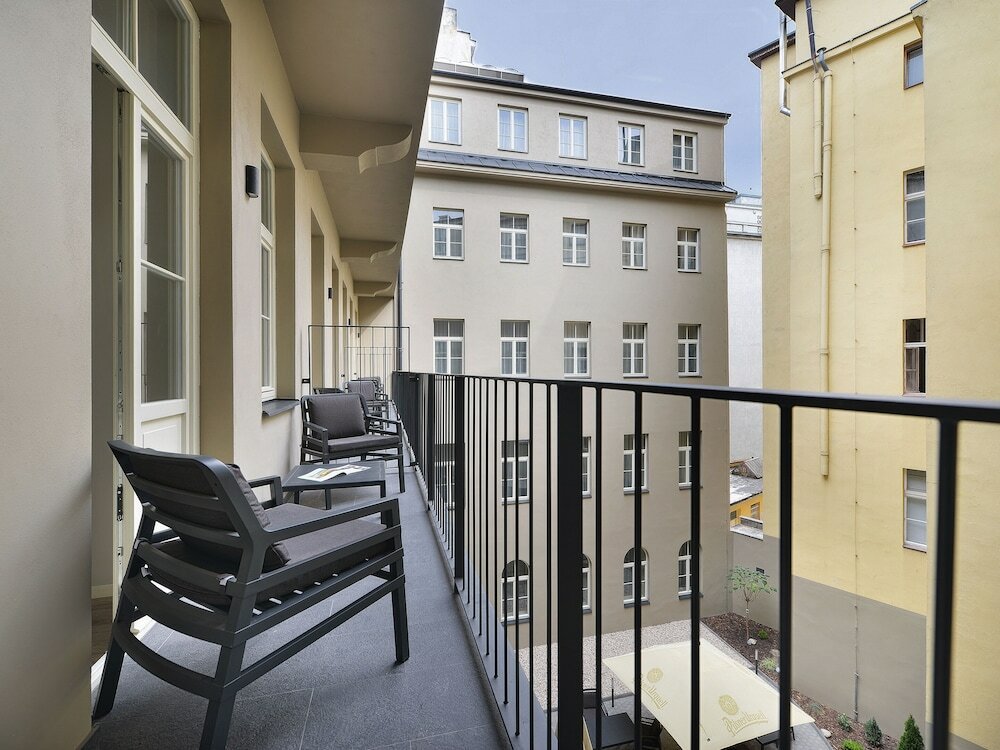 Фото EA Hotel New Town