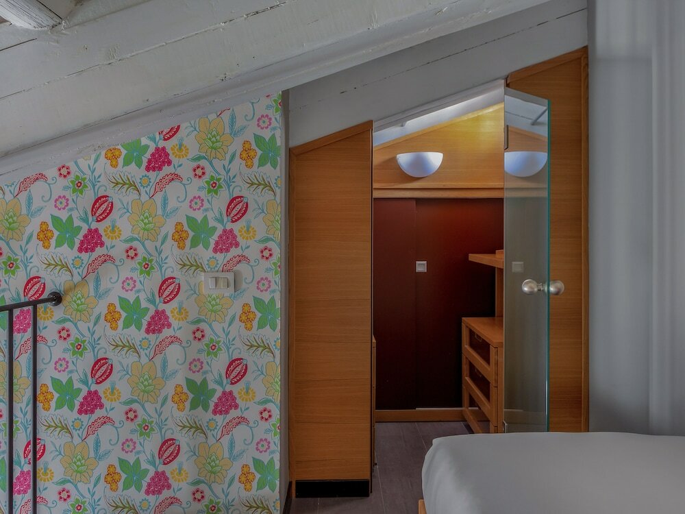 Фото The Telegraph Suites