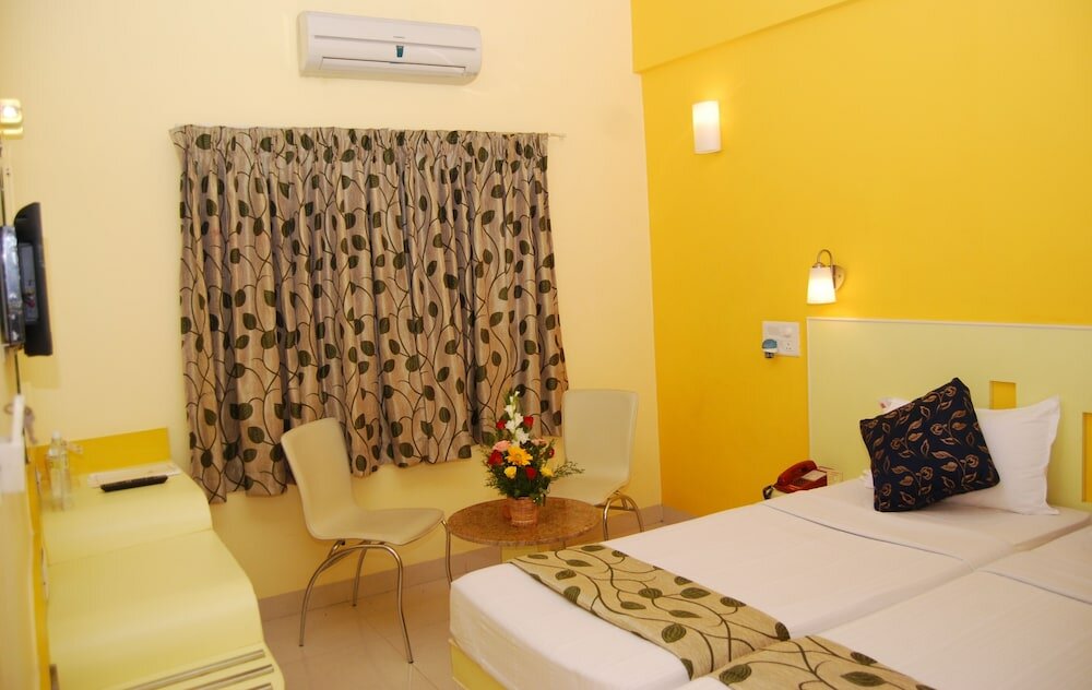 Фото Hotel Pandian