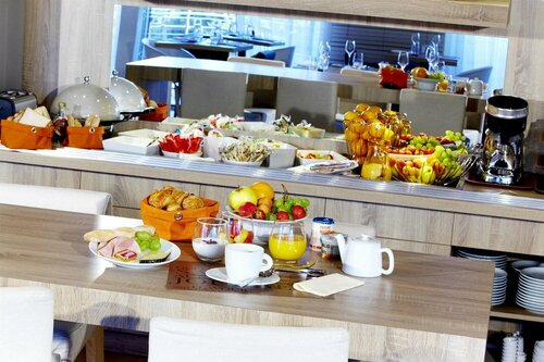 Внешний вид отеля Kyriad Prestige Vannes Centre - Palais des Arts в Ванне, фото 5