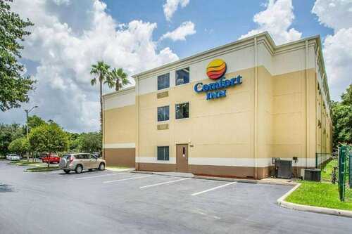 Гостиница Comfort Inn & Suites DeLand - near University в Делтоне