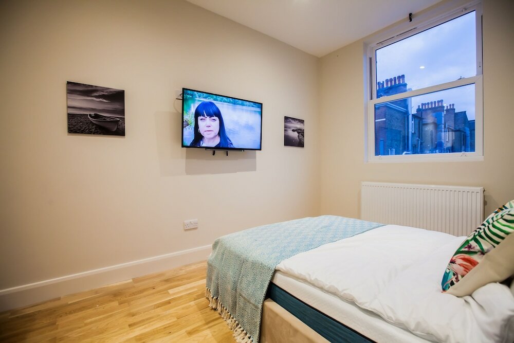 Фото Luxury Fulham 3 bedroom Garden House