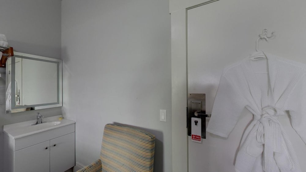 Фото Warfield Hotel