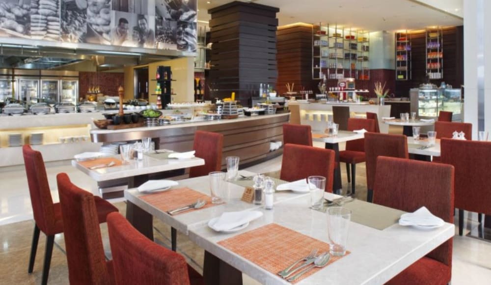 Фото Holiday Inn Mumbai International Airport, an Ihg Hotel