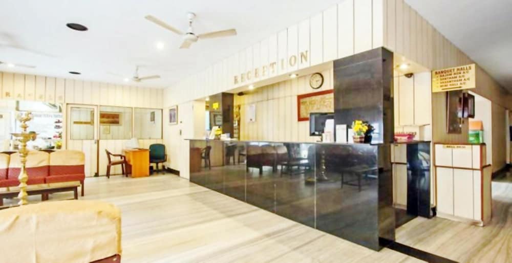 Фото Hotel Pandian