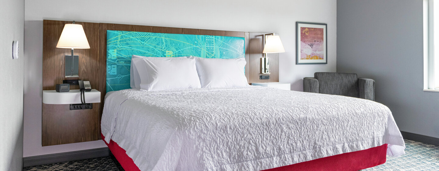 Фото Hampton Inn & Suites by Hilton Toronto Downtown