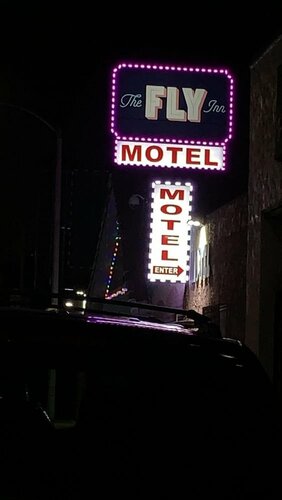 Гостиница The Fly Inn в Комптоне