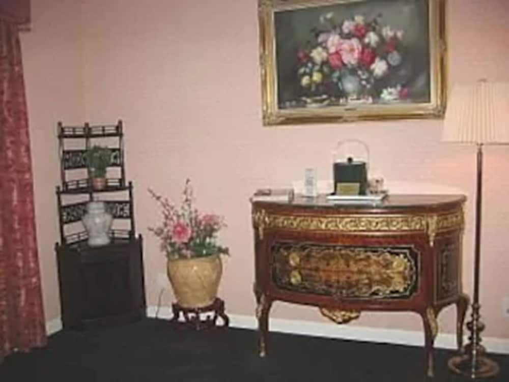 Фото Carmel Inn And Suites