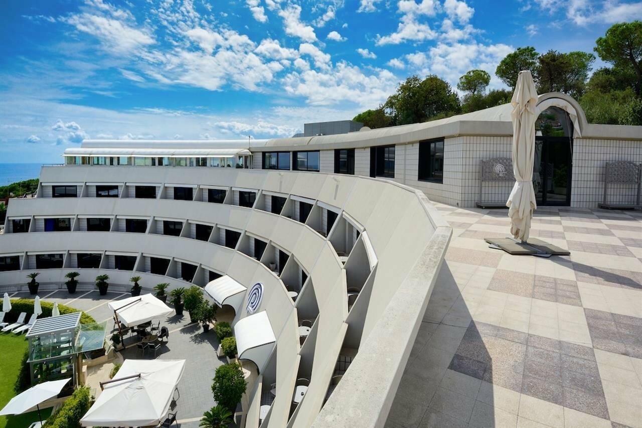 Фото отеля 2