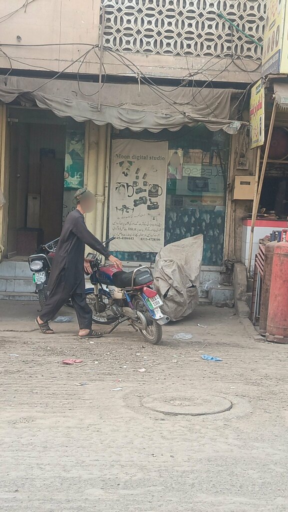 Internet cafe Moon digital studio, Lahore, photo