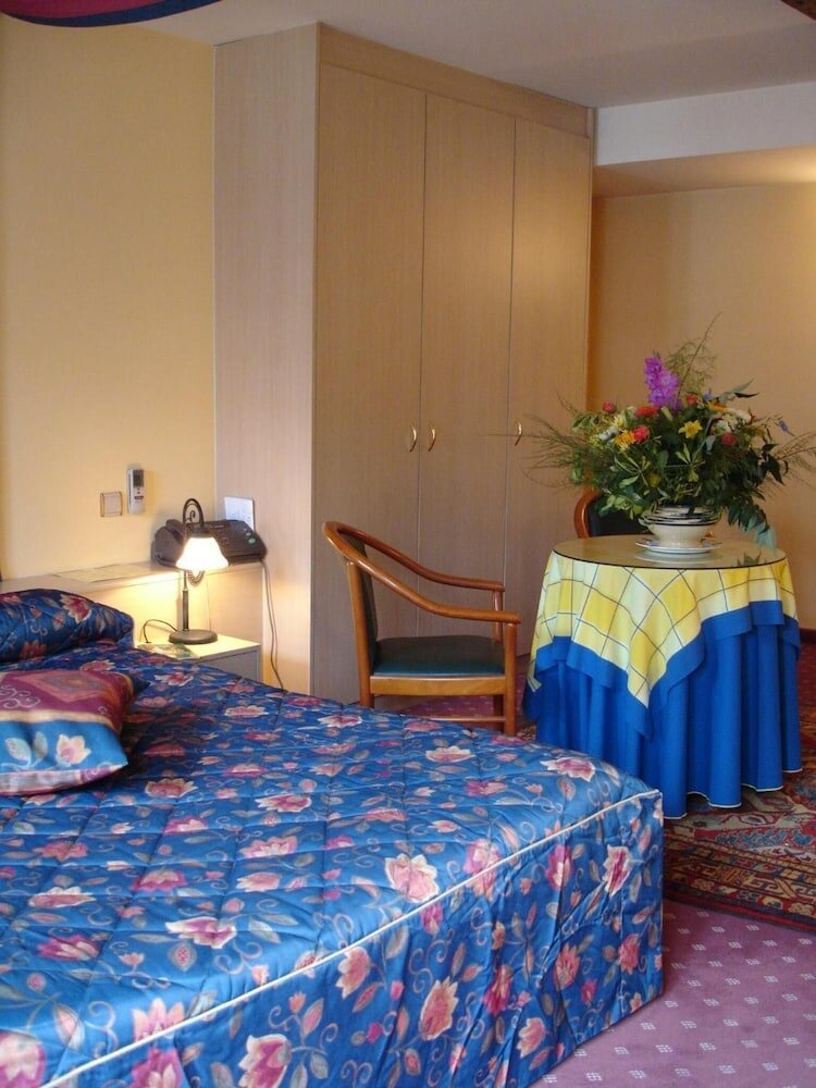 Фото Les Reflets Jaunes