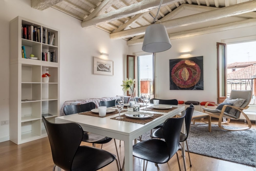 Фото Carmini Canal View and Balcony with Lift