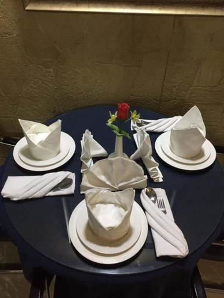 Фото Hotel Fortress Lahore