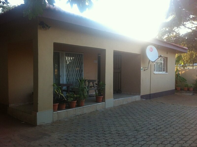 Гостиница Plateau Guest House в Касане