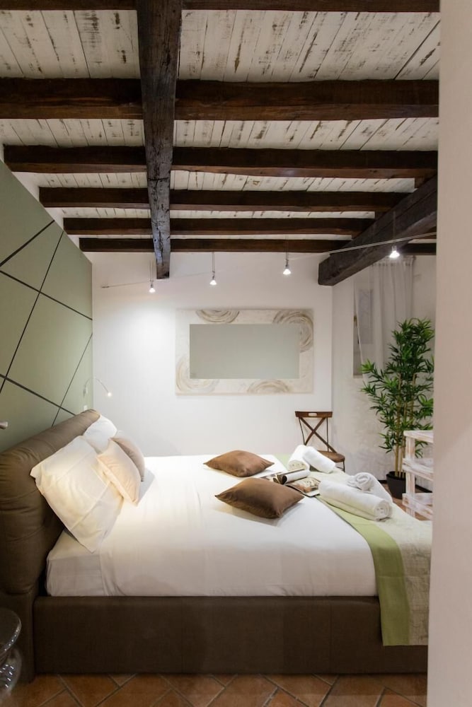 Фото Sofia alla VII coortein trastevere