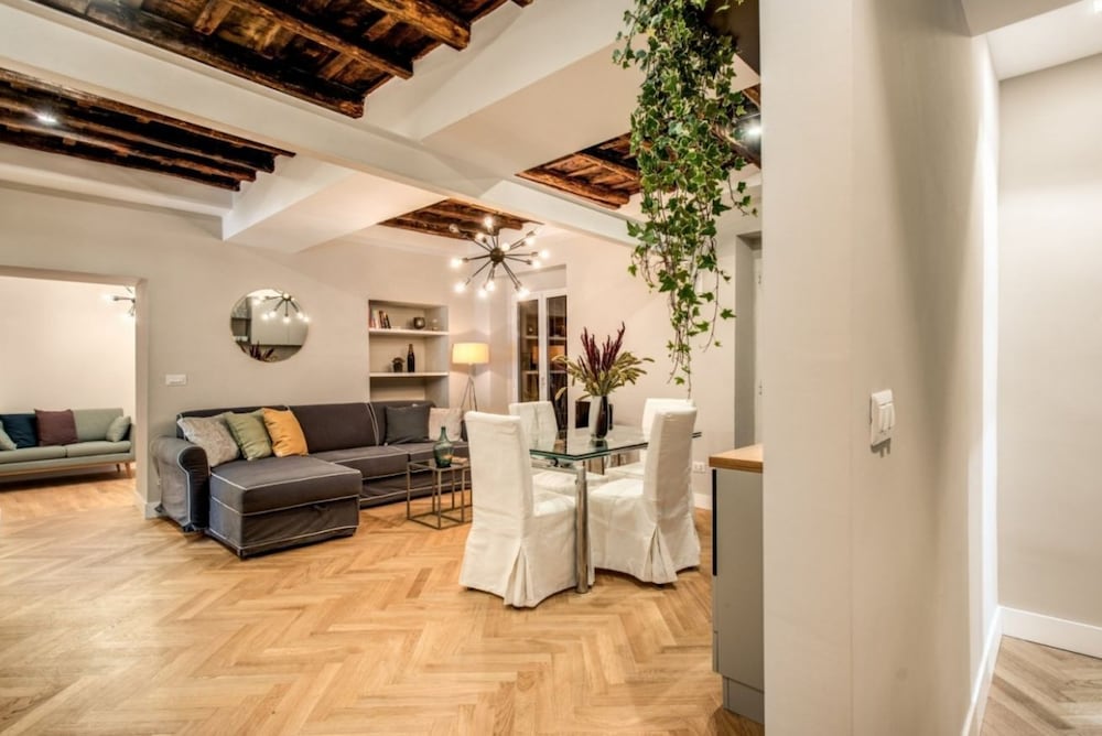 Фото Trevi Fountain Superior 3 bdr apartment