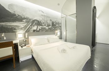 Фото Napoli Chiaia 32 Deluxe Residence