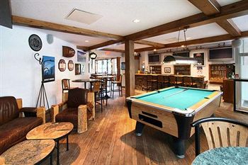 Фото Whistlers Inn Hotel