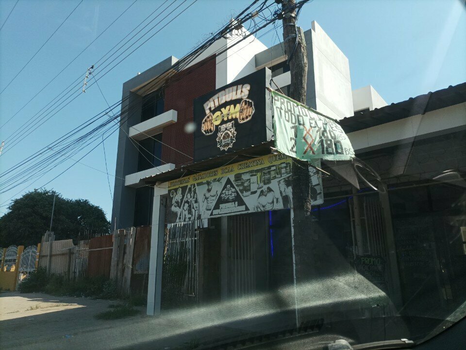Sports hall, gym Pitbull's Gym, Santa Cruz de la Sierra, photo