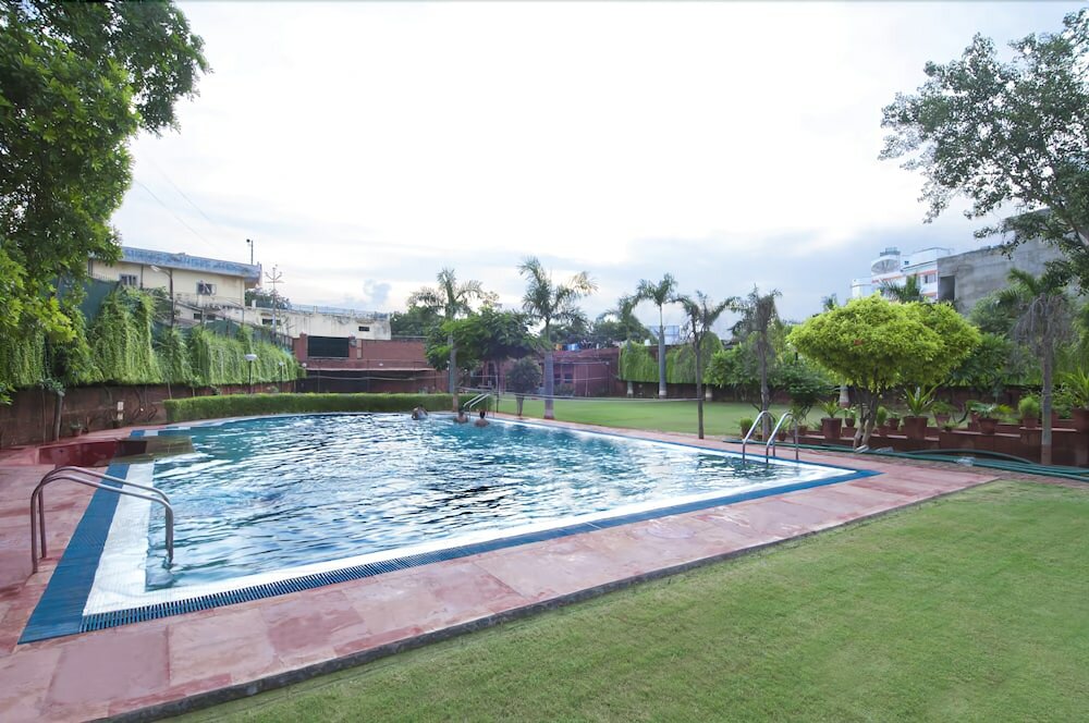 Фото Hotel Atithi