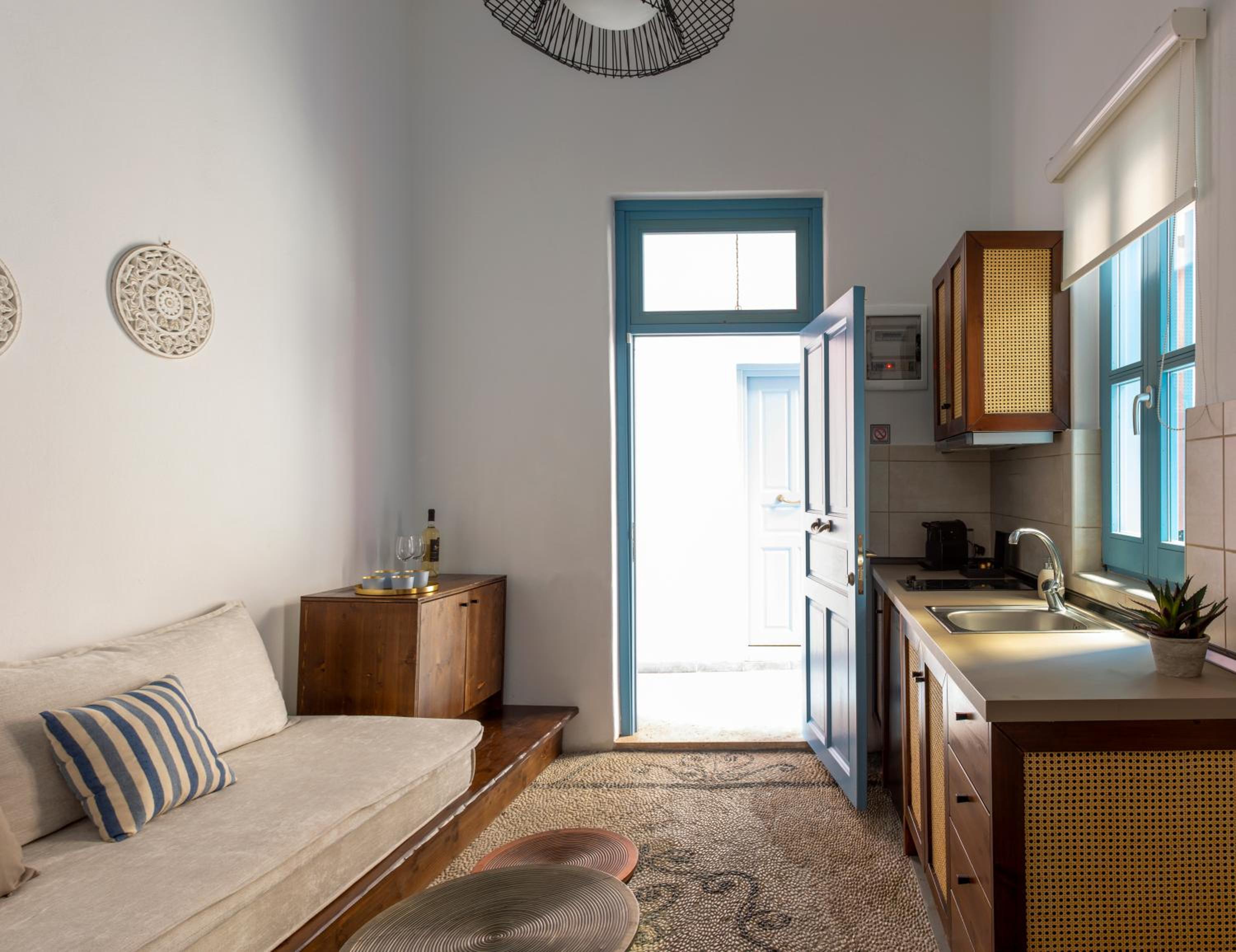 Фото Blue Jasmine Suites