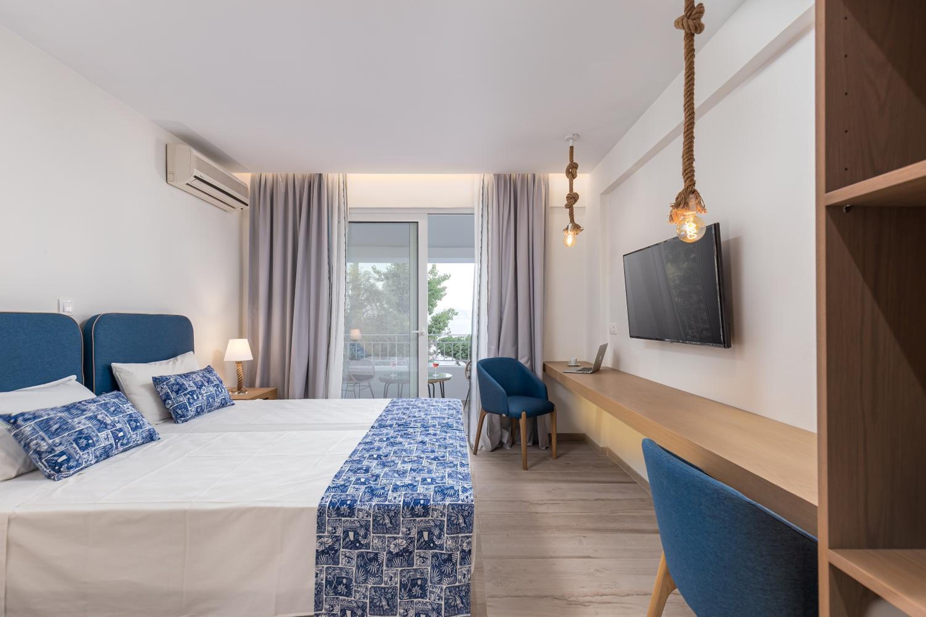 Фото Sirocco Hotel