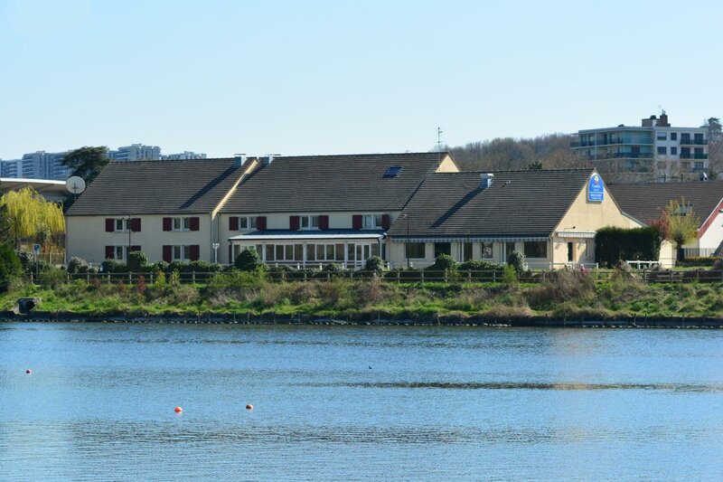 Гостиница Hôtel des Lacs в Вирях-Шатийоне