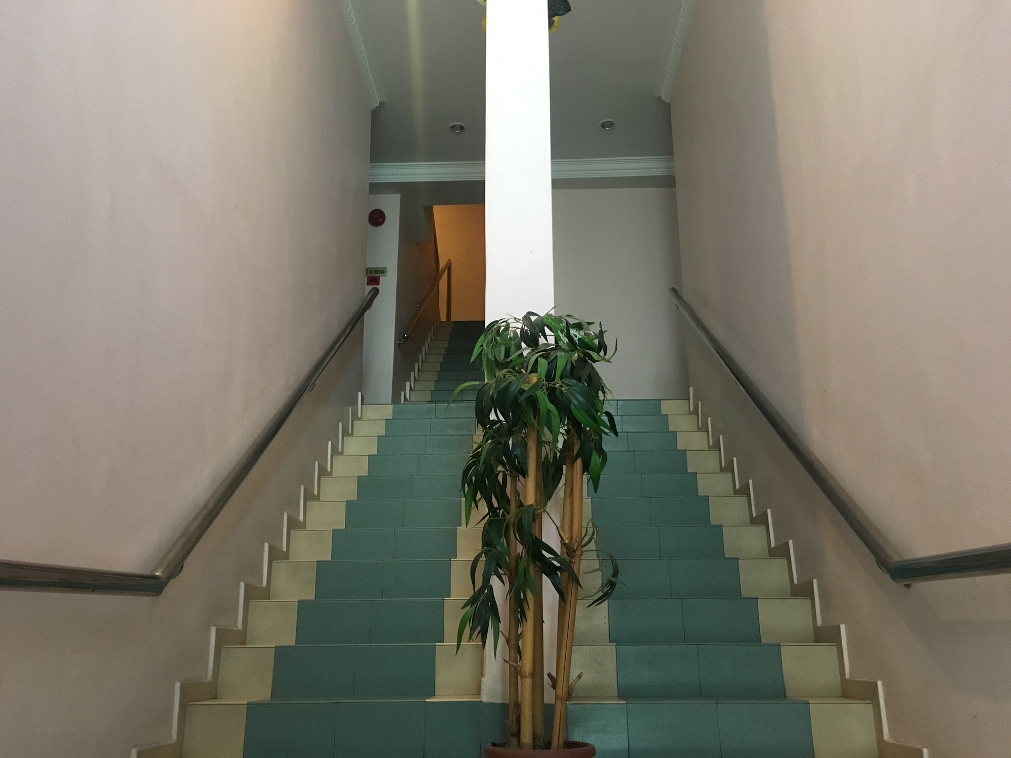 Фото Oyo 764 Hotel Famous Inn