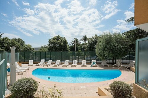 Гостиница Pierre & Vacances Résidence La Rostagne в Антибе