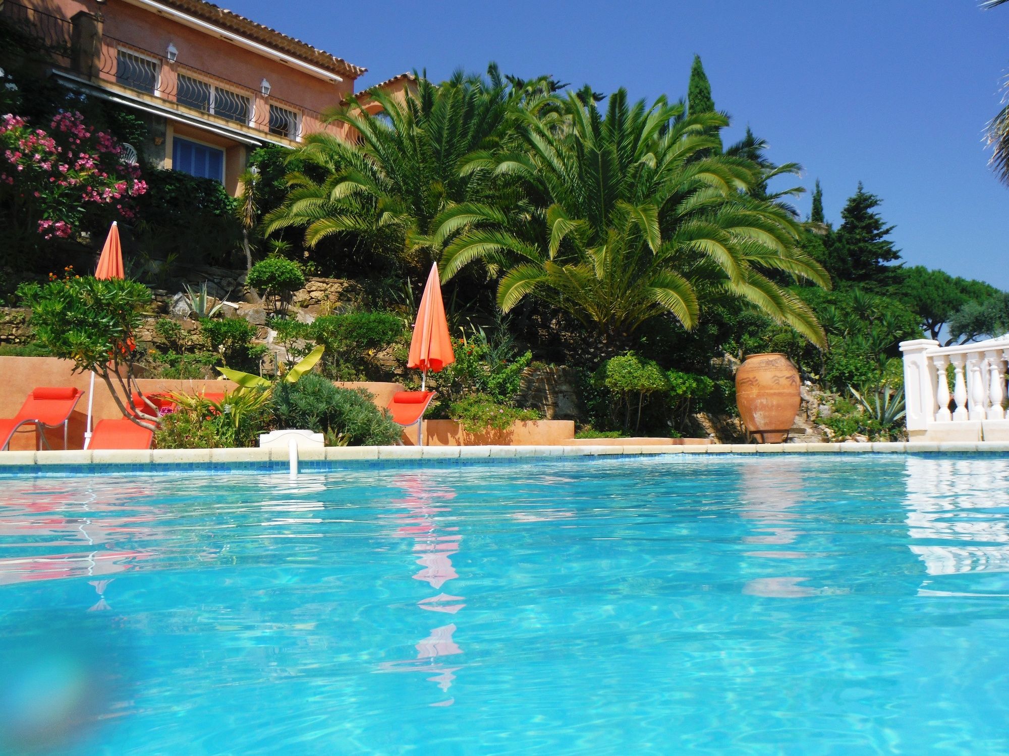 Фото отеля 2