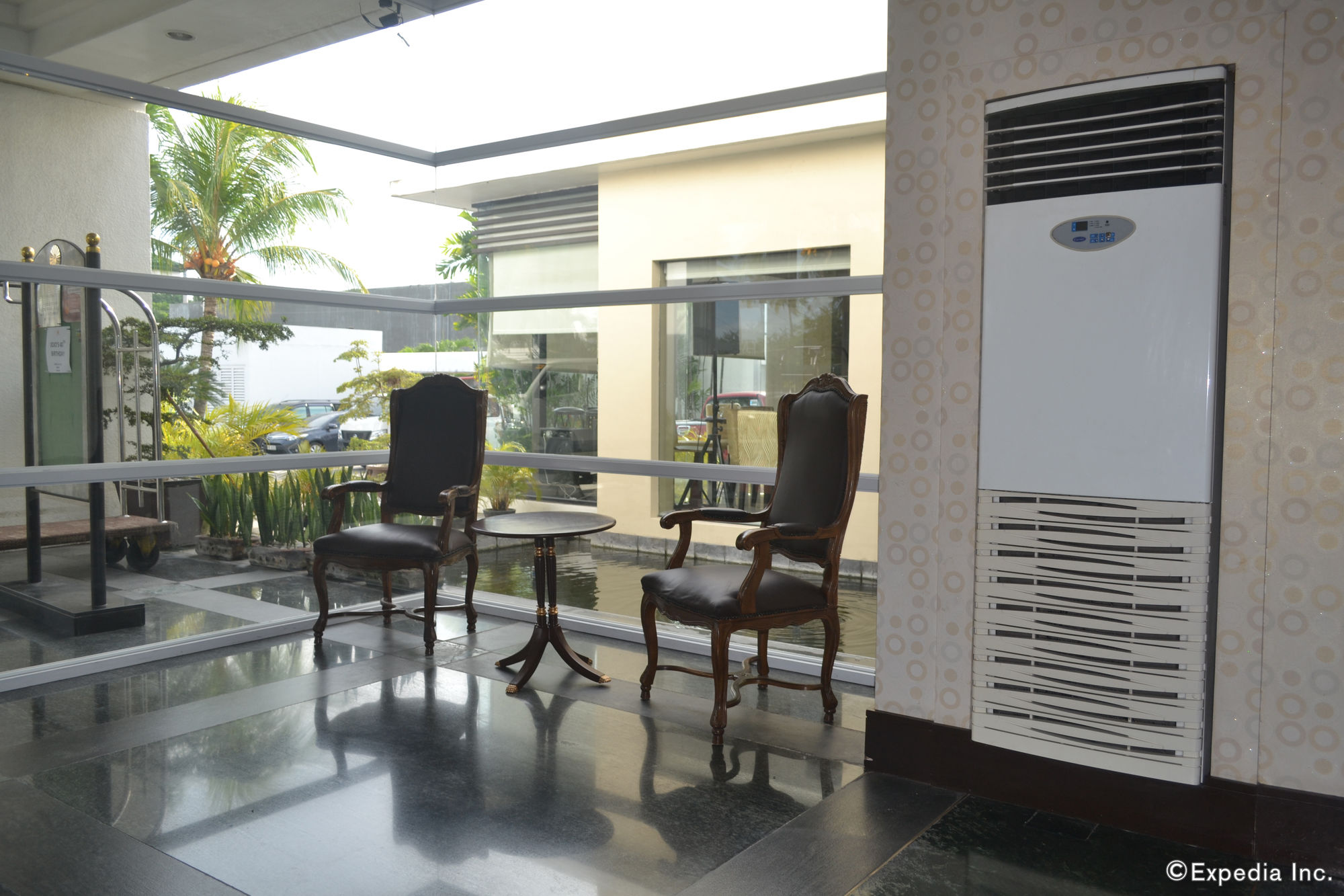 Фото East Asia Royale Hotel