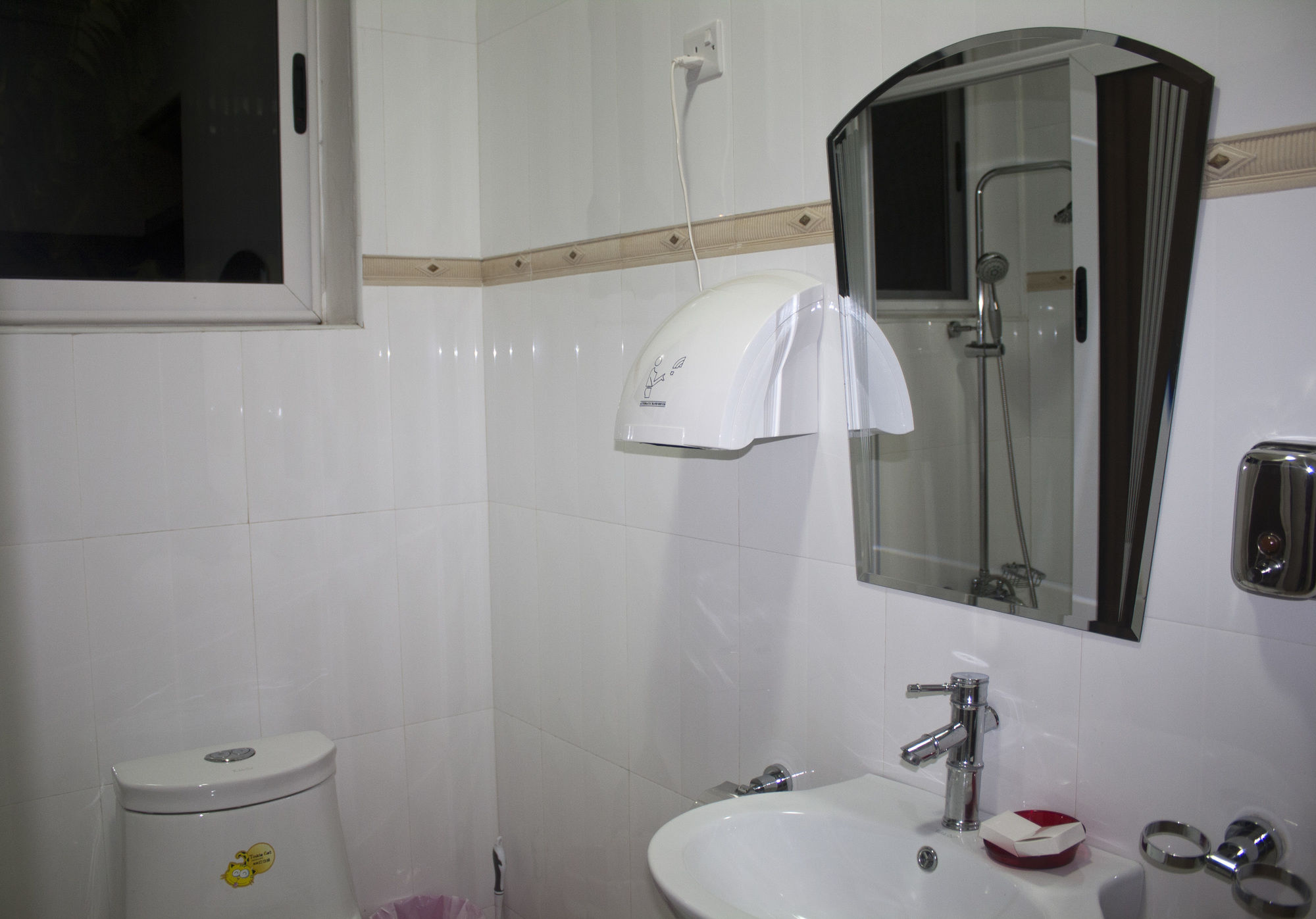 Фото At Home Boutique Hostel and Suite