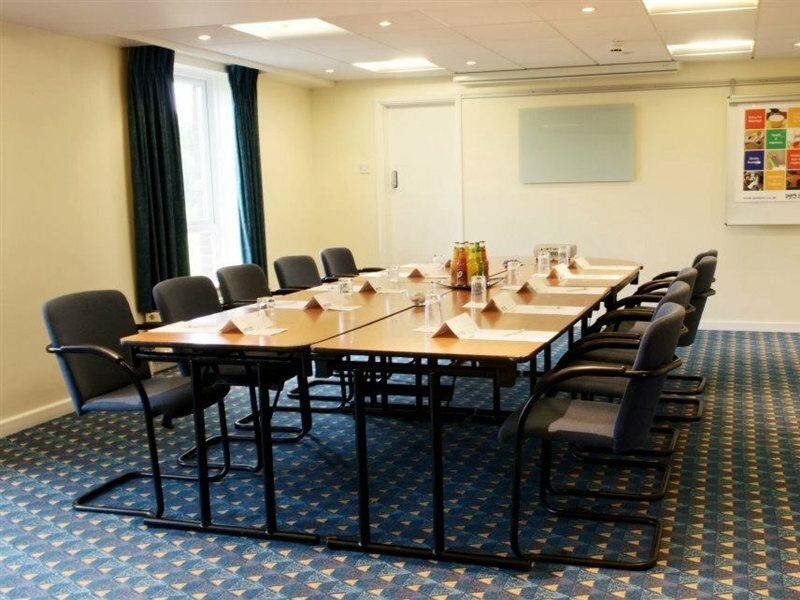 Фото Mercure Cardiff North Hotel