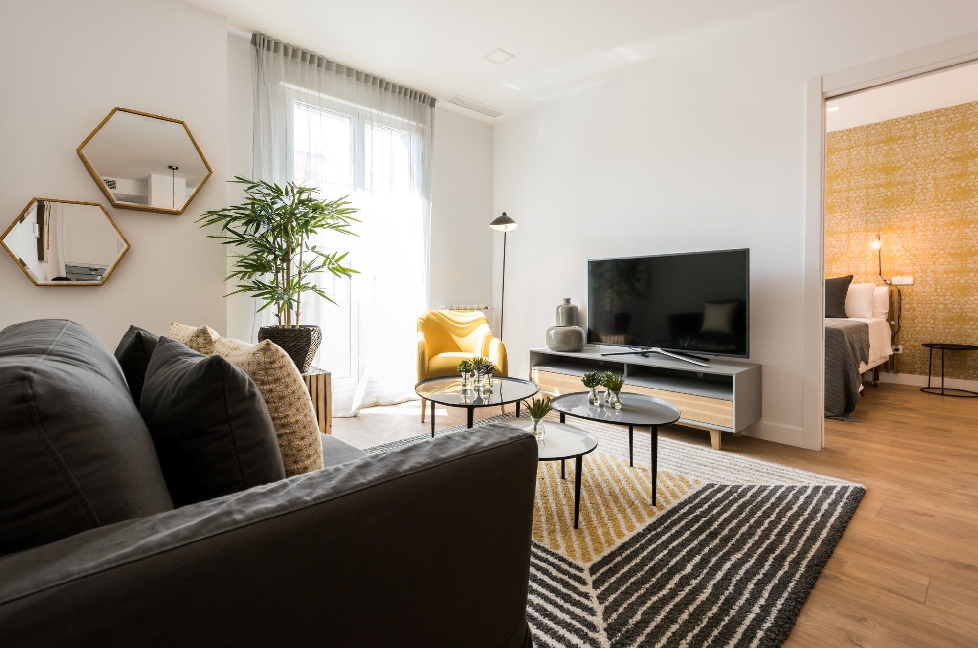 Фото Plaza de España Skyline