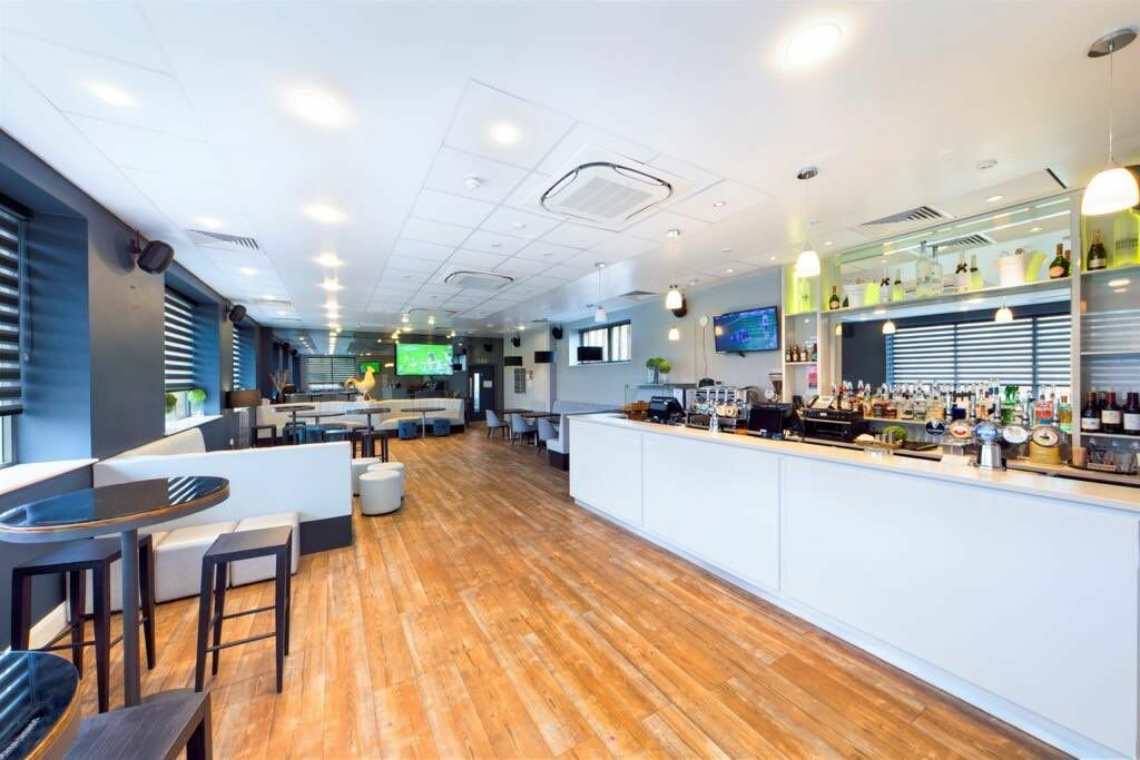 Bar, pub The Lounge Dorking, Dorking, photo