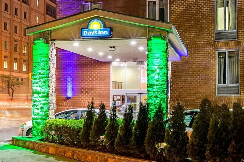 Гостиница Days Inn by Wyndham Long Island City в Нью-Йорке