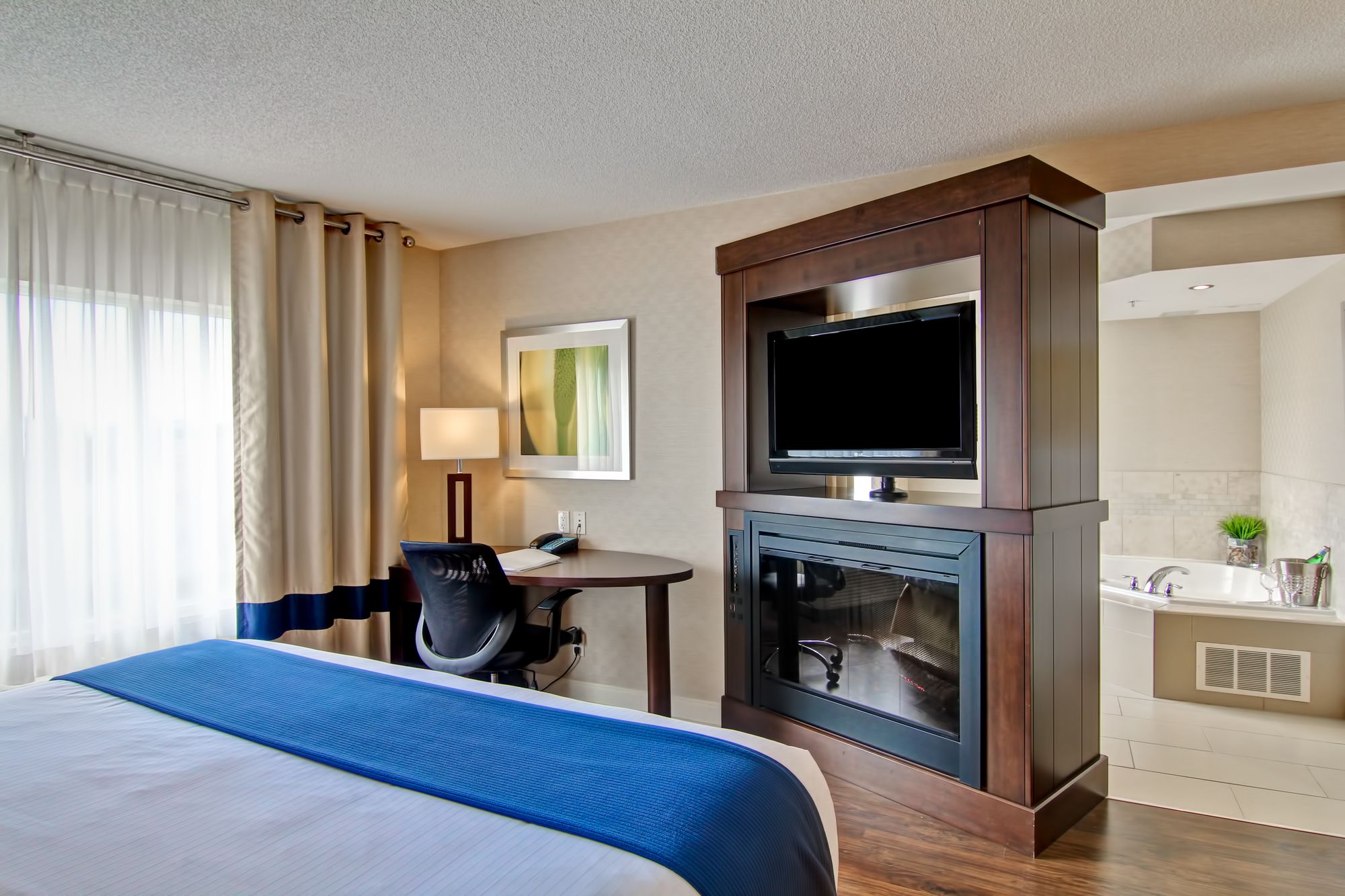 Фото Holiday Inn Express Hotel & Suites Toronto - Markham, an Ihg Hotel