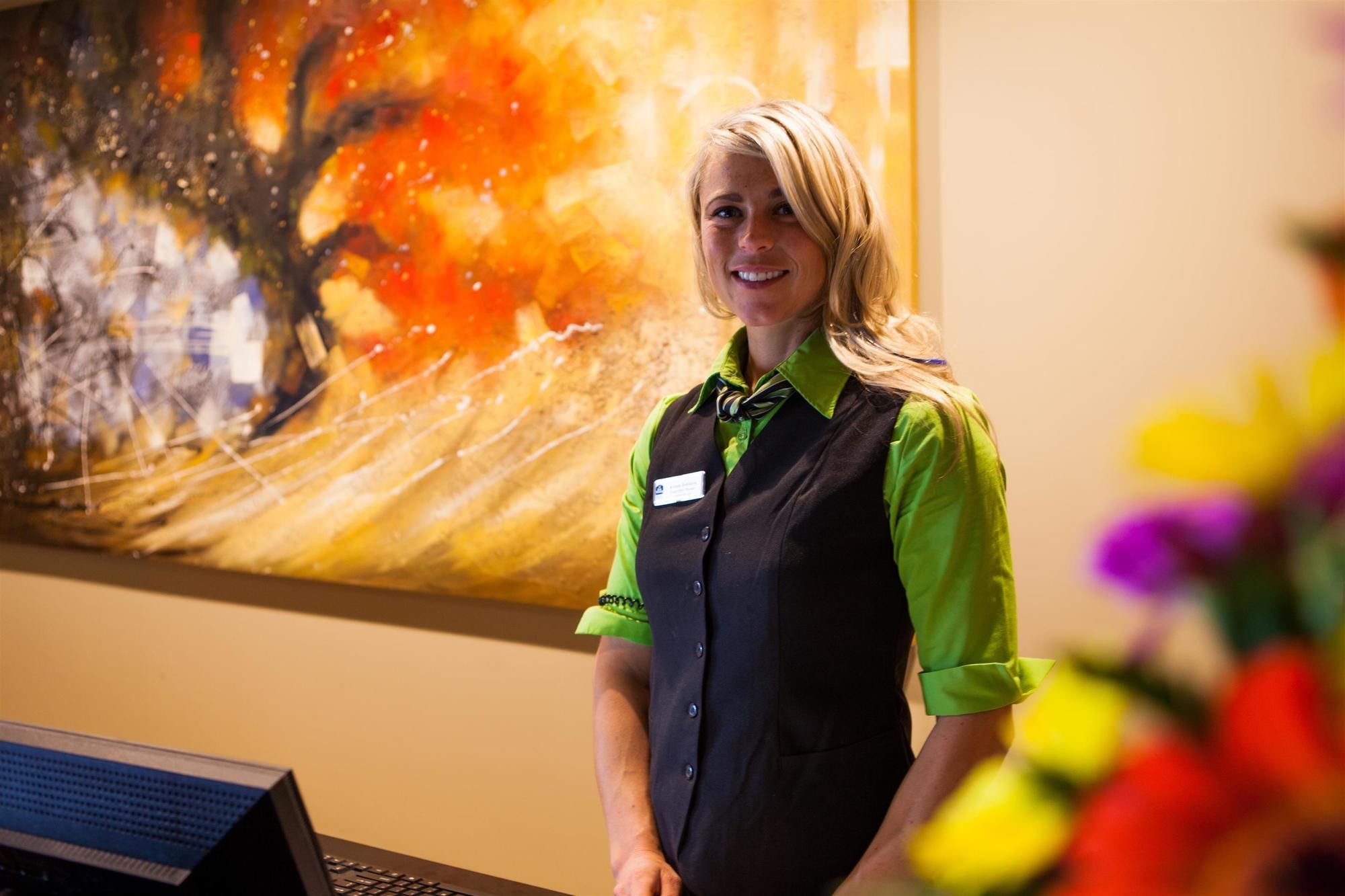 Фото Best Western Plus Service Inn & Suites