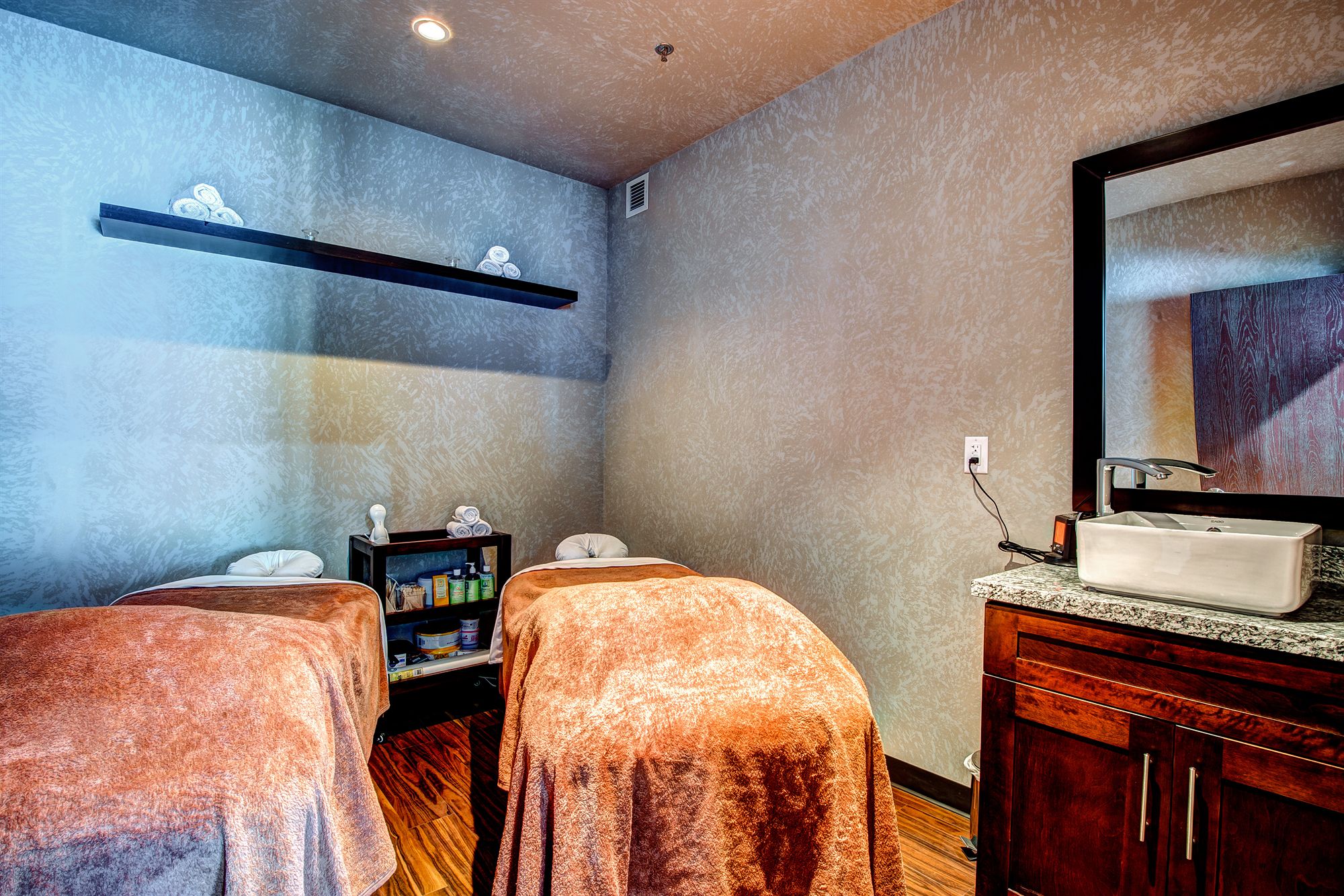 Фото Home Inn & Suites Swift Current