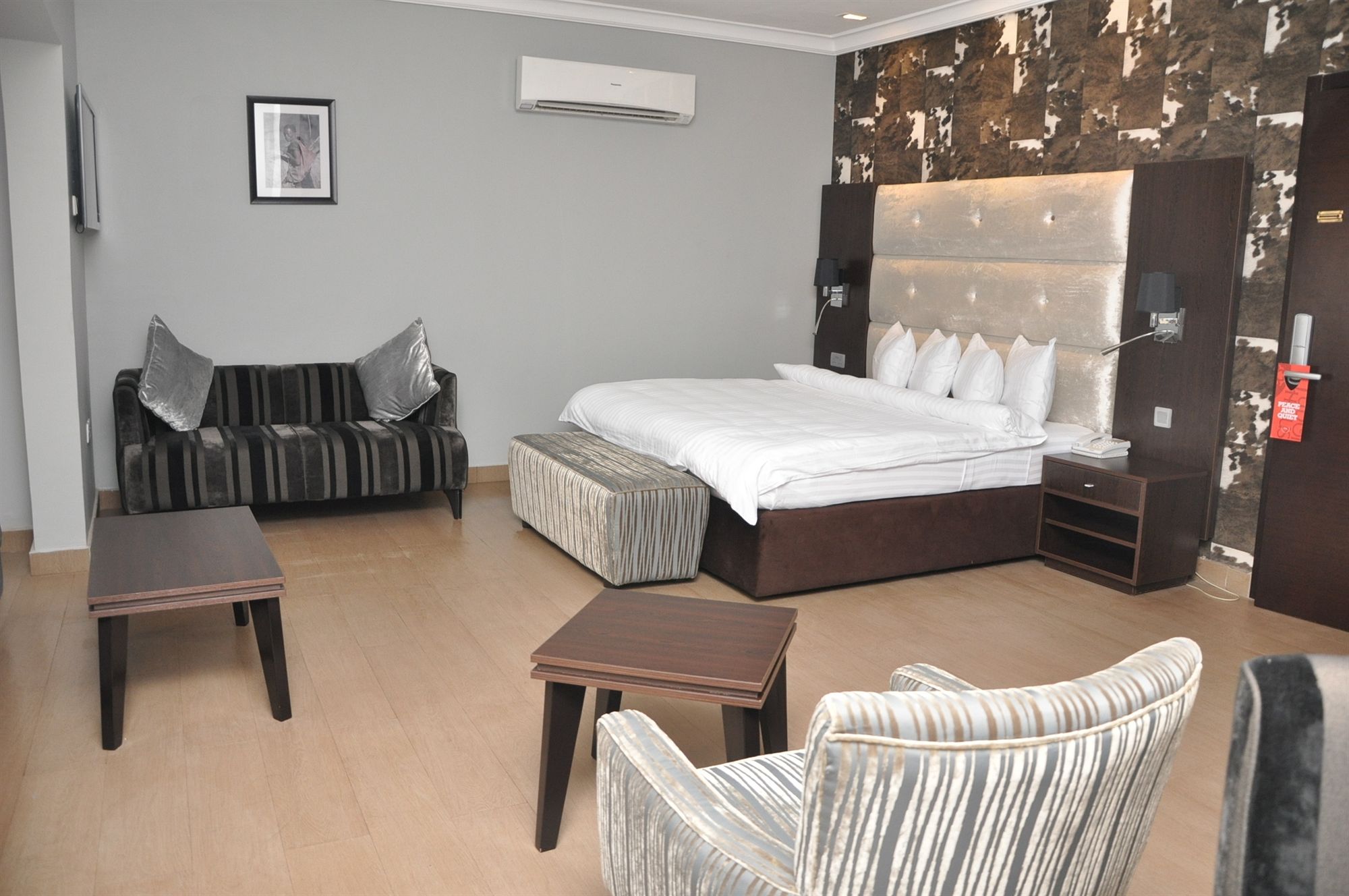 Фото Tudor House Hotel